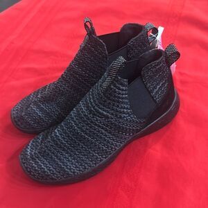 NWT Skechers Memory Foam Sneakers Size 7.5